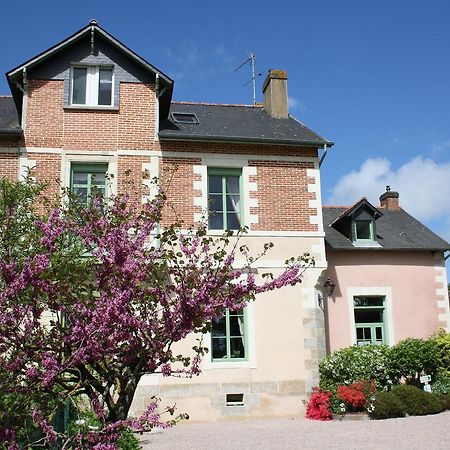 Chambres D'Hotes Du Chalet De Caharet Pipriac Exterior photo