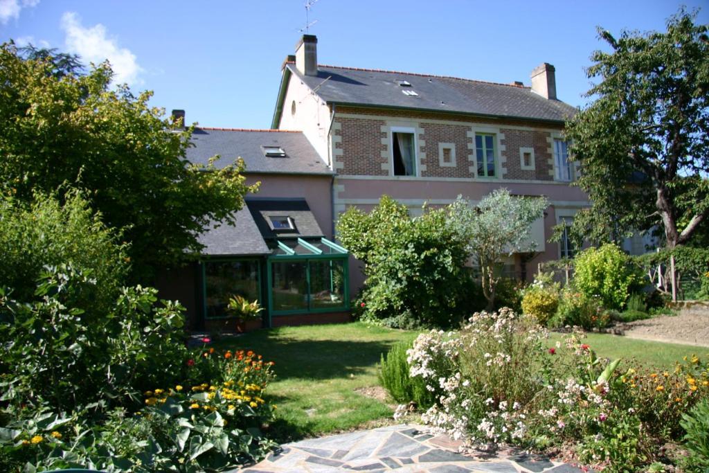 Chambres D'Hotes Du Chalet De Caharet Pipriac Exterior photo