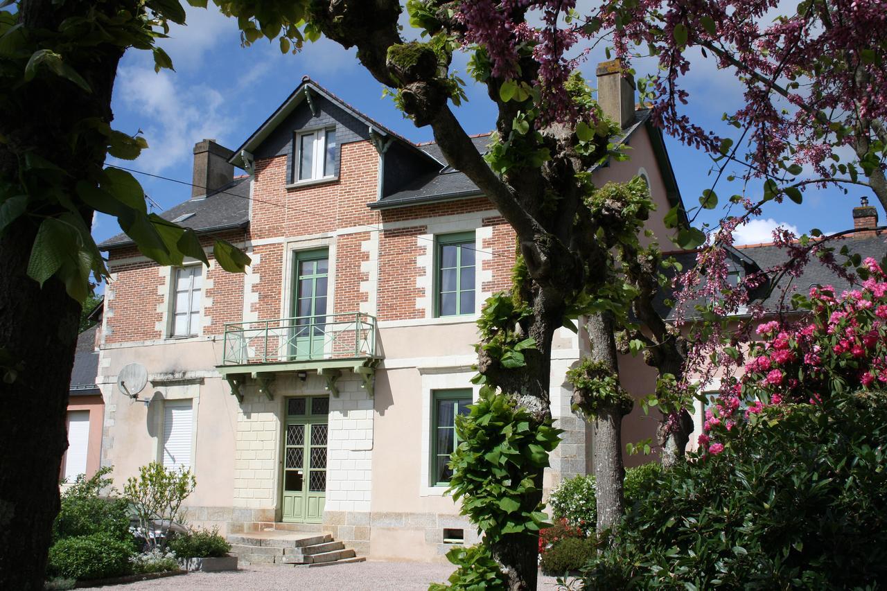 Chambres D'Hotes Du Chalet De Caharet Pipriac Exterior photo