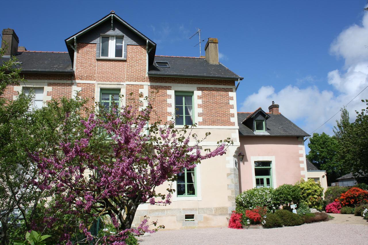 Chambres D'Hotes Du Chalet De Caharet Pipriac Exterior photo